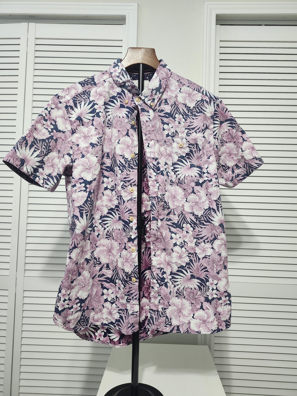 Men's Pink Floral Short-Sleeve Button-Down Shirt - Casual Summer Shirt